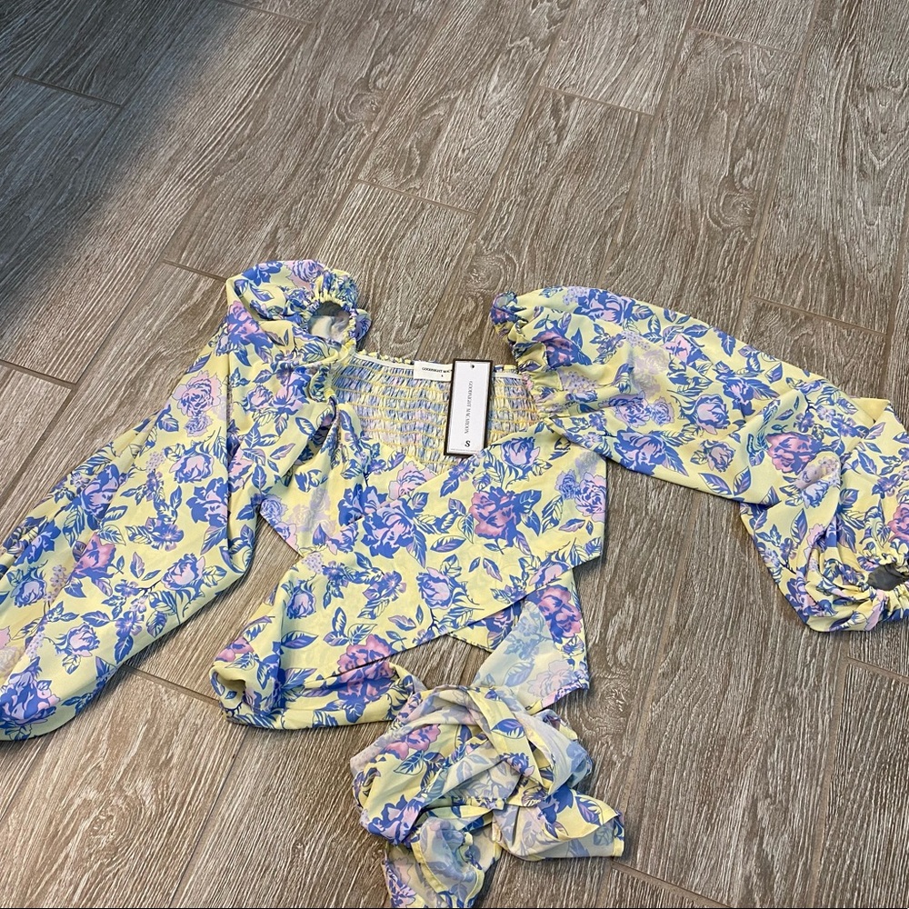 Goodnight Macaroon crop wrap top